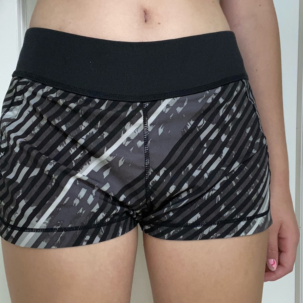 patterned athleta shorts